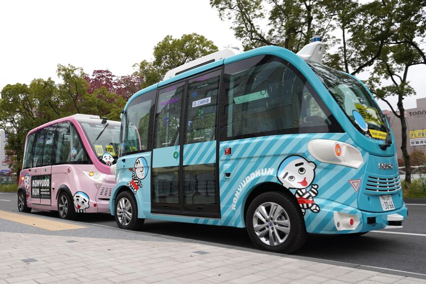 近鉄四日市駅西側において自動運転EVバスの実証実験車両