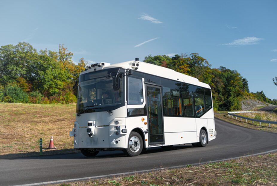 株式会社ティアフォー製の自動運転バス